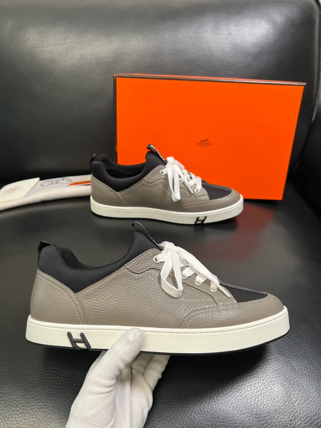 Men's shoes 💰700 Hermes High-quality top crafts Hermes counters are selling simultaneously with original factory configuration, original cowhide fabric imported from Italy, high-quality splicing technology, fully imported water-dyed cowhide lining, soles: original soles specially provided by the original factory are super comfortable, original factory and single goods are welcome to compare, code number 38-44 (customized 45)